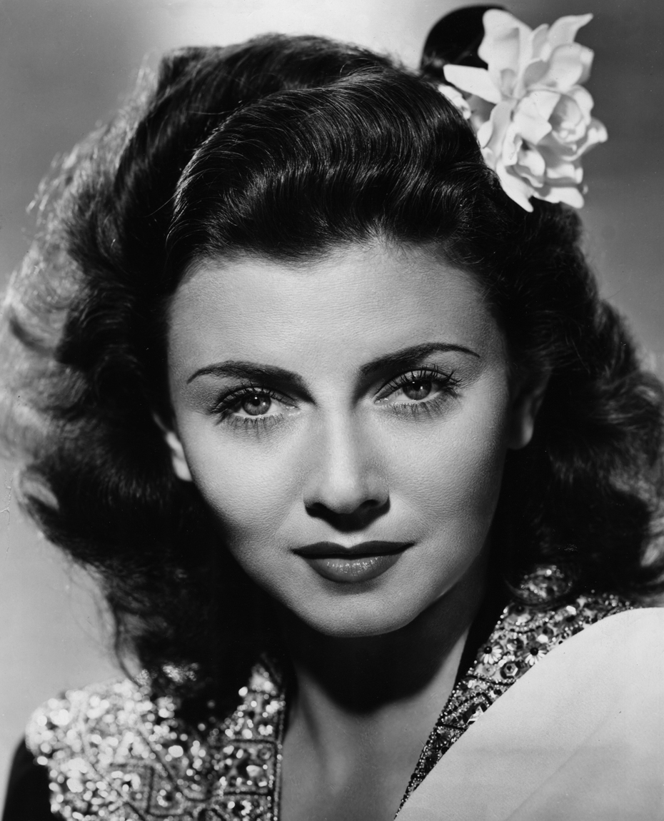 actor Lenore Aubert large photo