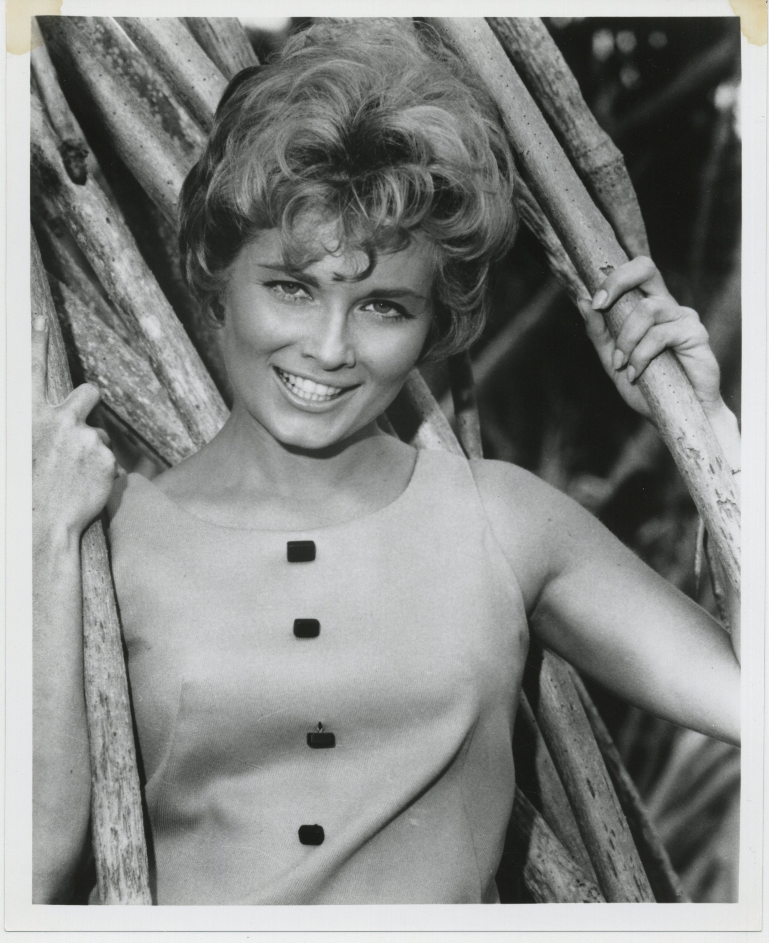 actor Beth Brickell large photo