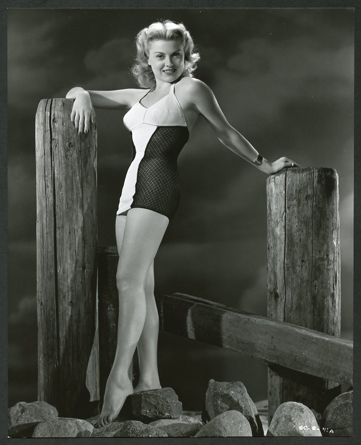 actor Suzi Crandall large photo