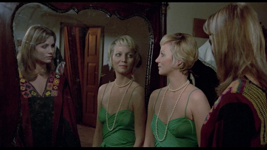 actor Lucretia Love large photo