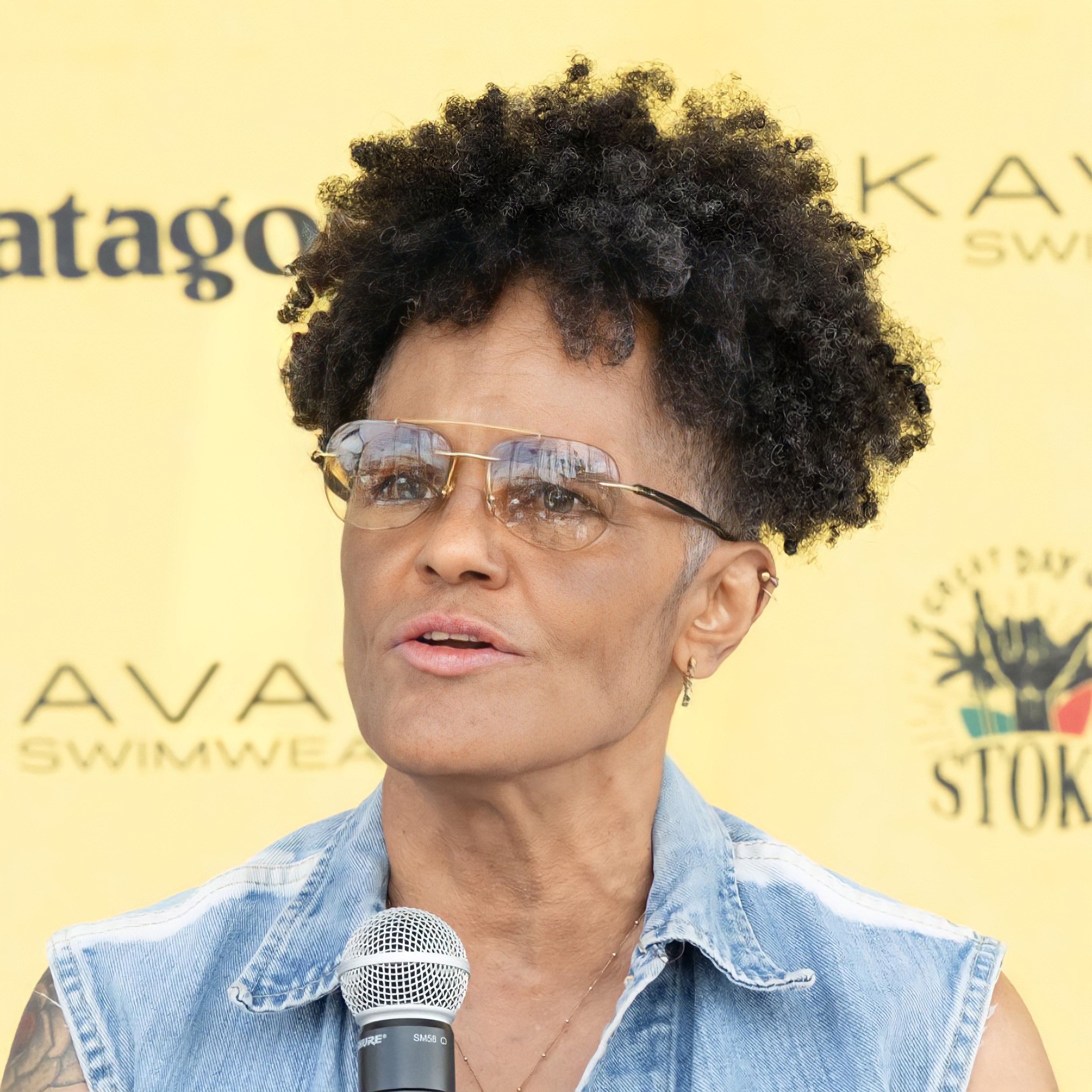 actor Sharon Schaffer large photo