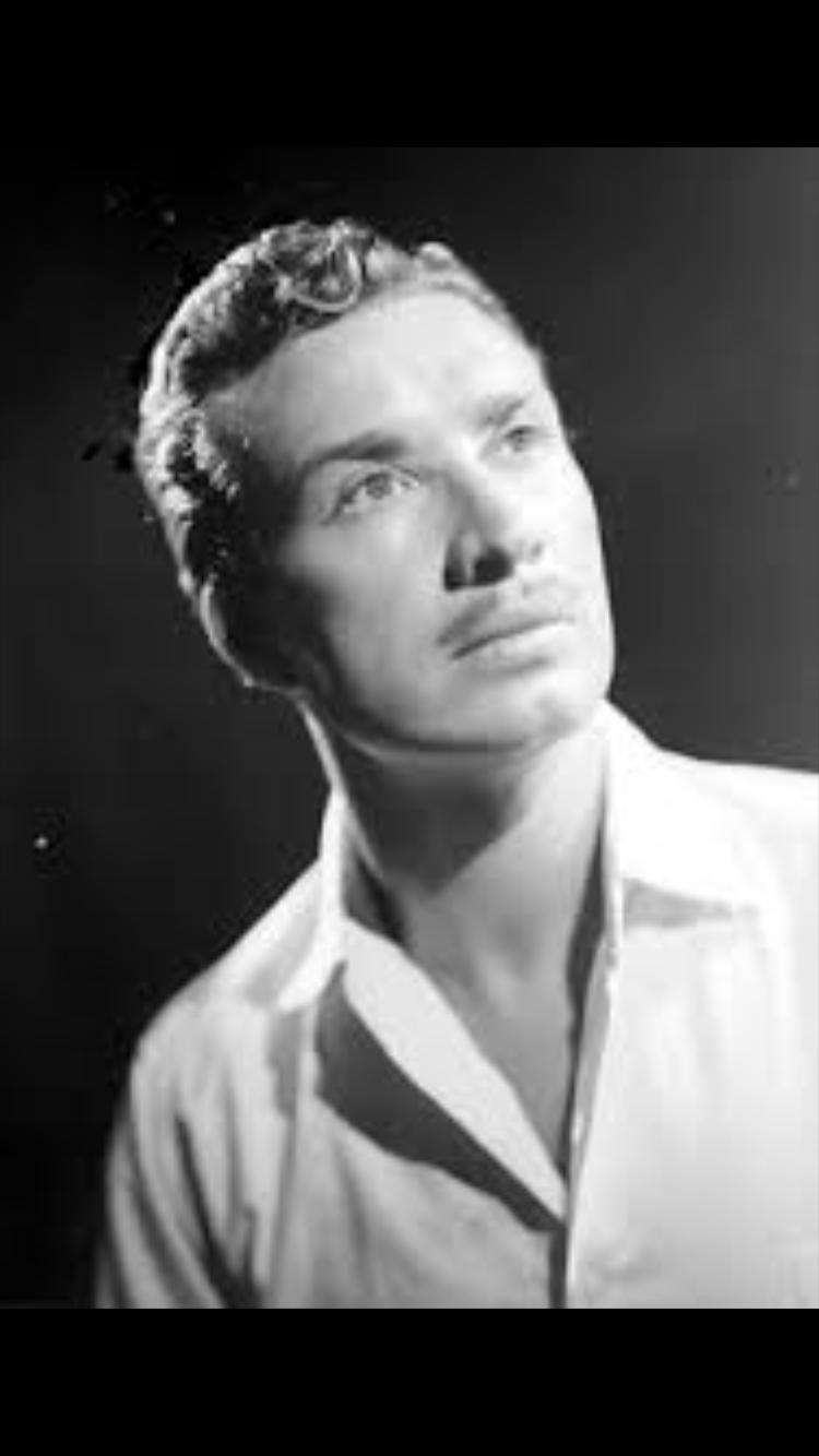 actor Crox Alvarado large photo