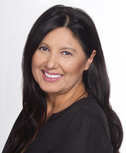 actor Helen Calahasen large photo