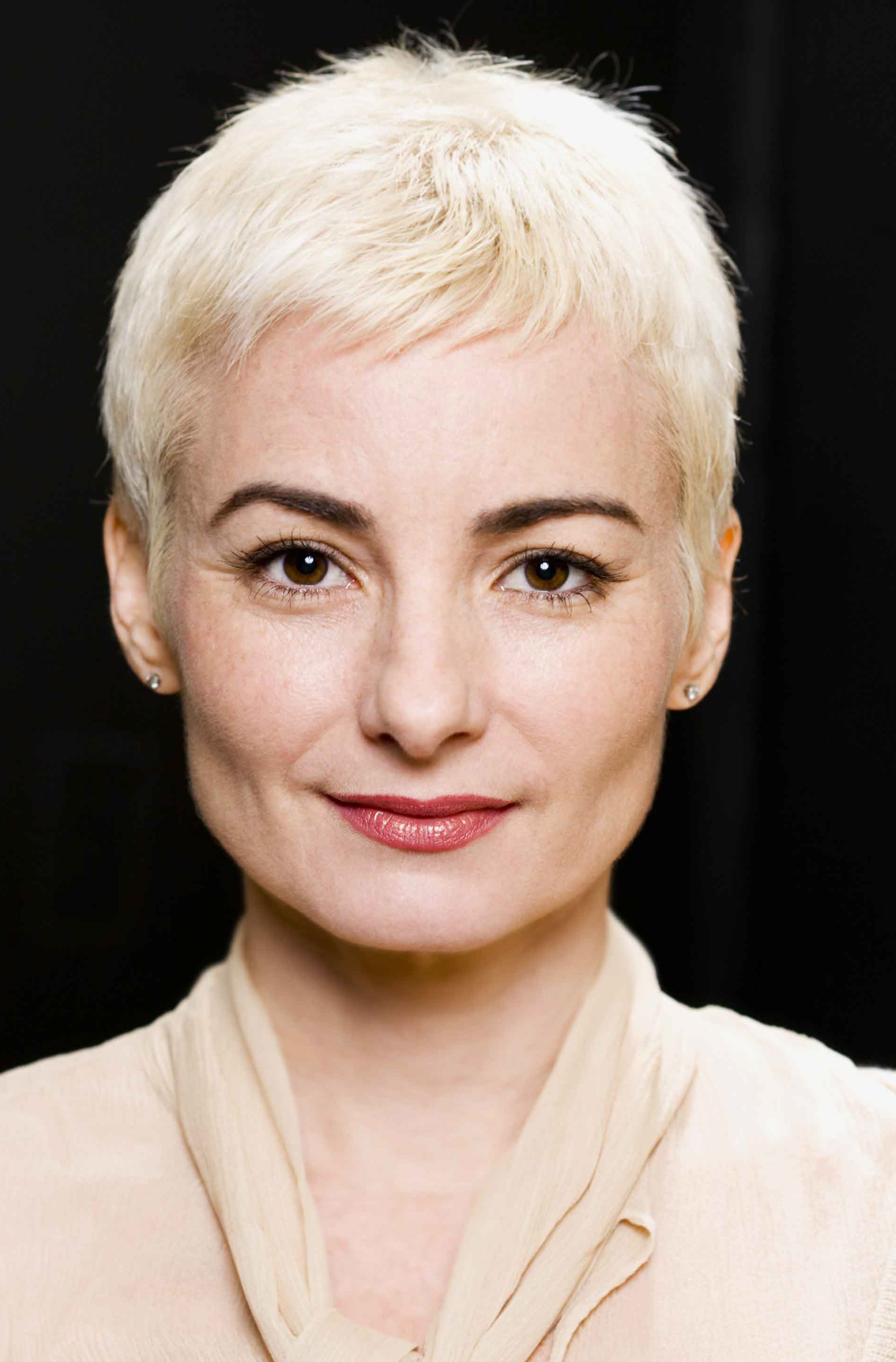 actor Bronwen Booth large photo