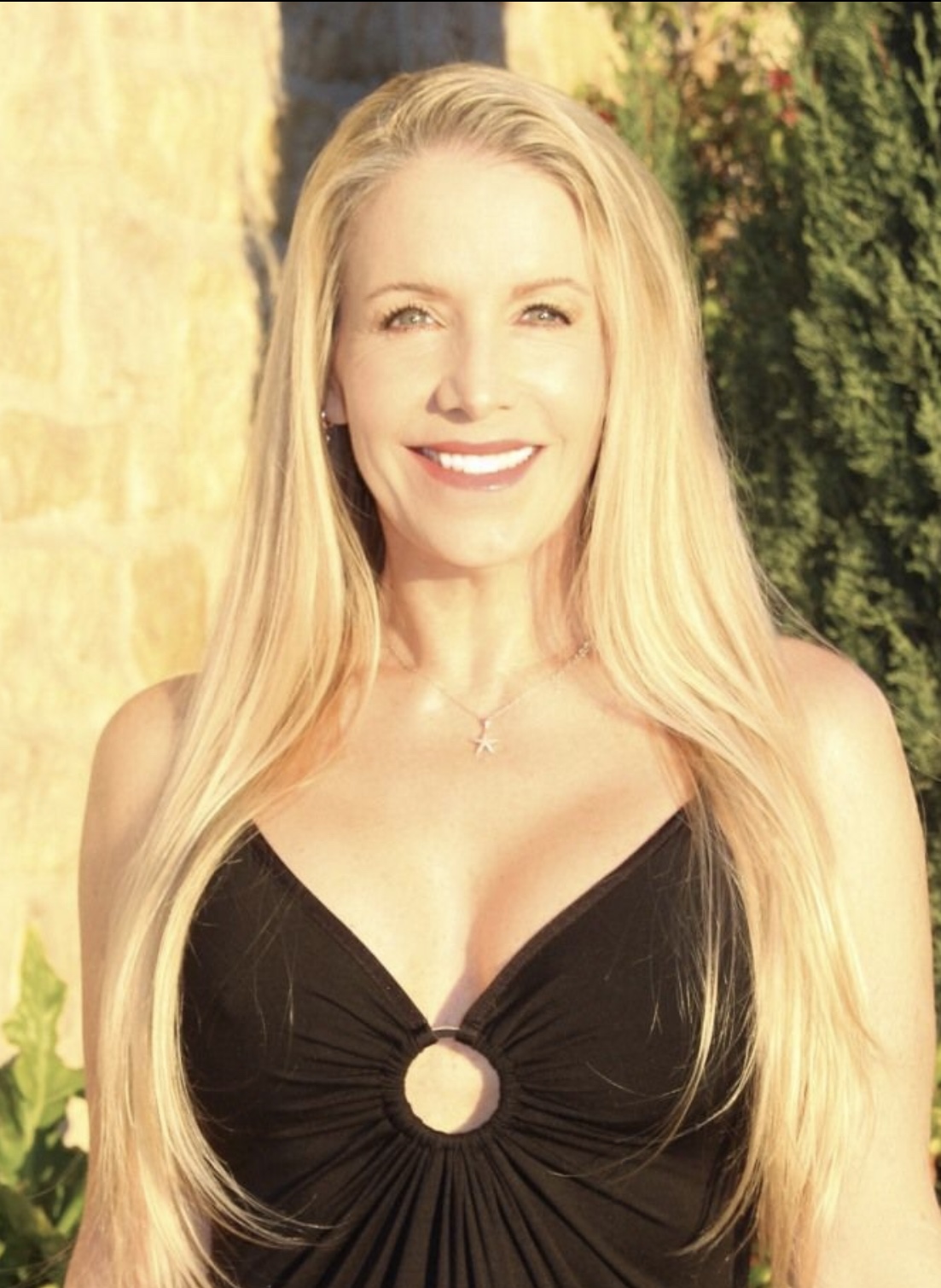 actor Debra Sharkey large photo