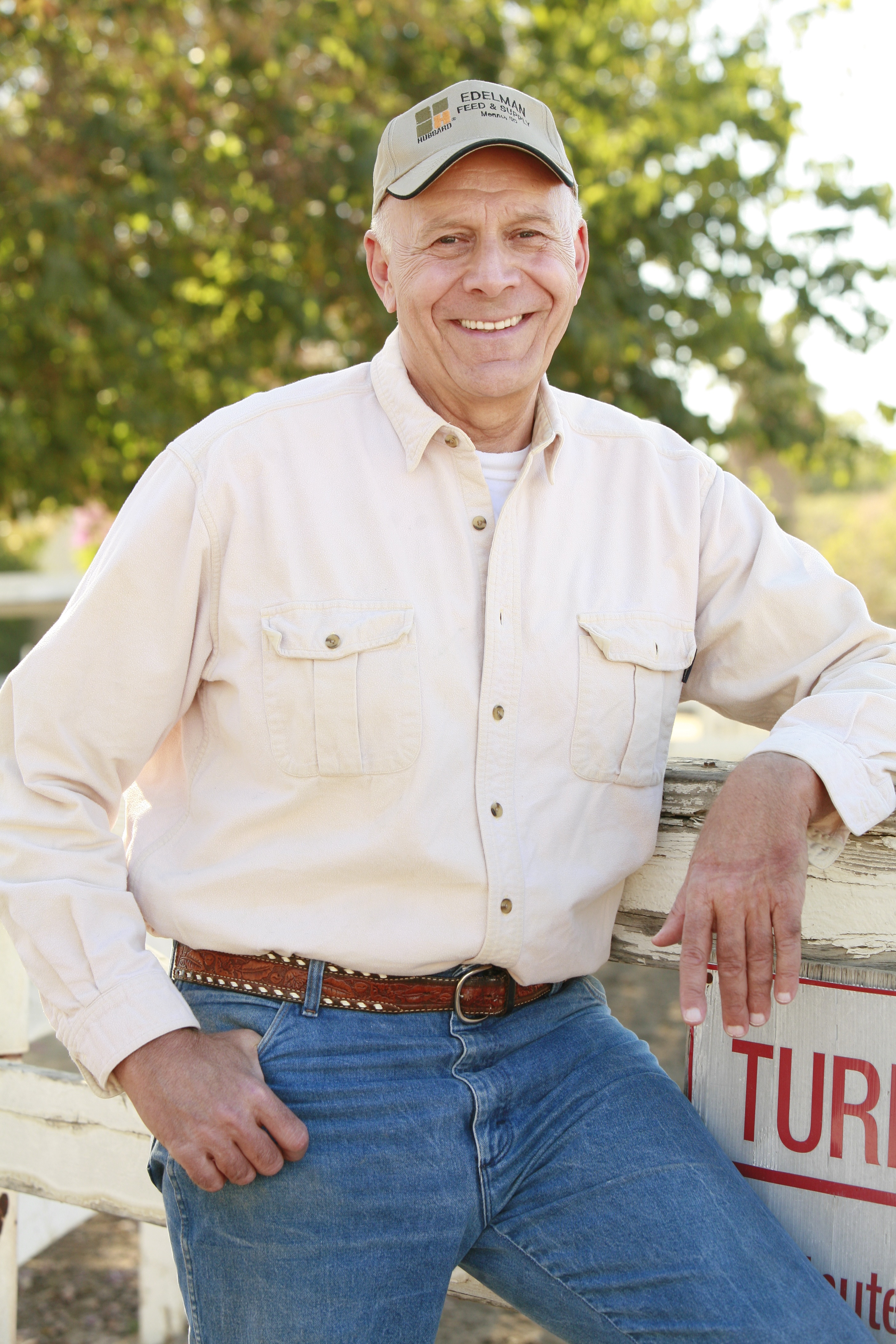 actor Milt Kogan large photo