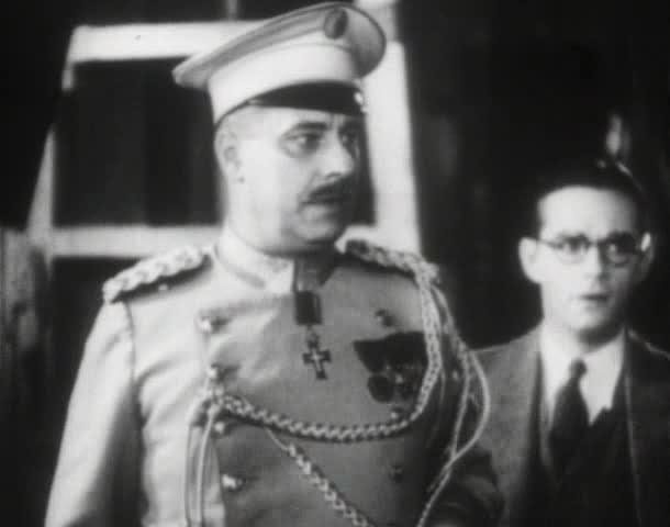 actor Robert Middlemass large photo