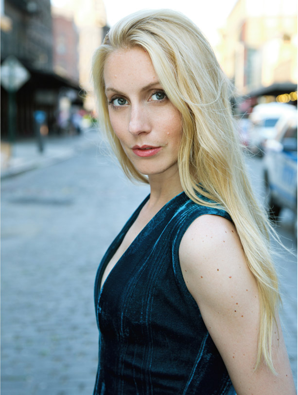 actor Elizabeth Narciso large photo