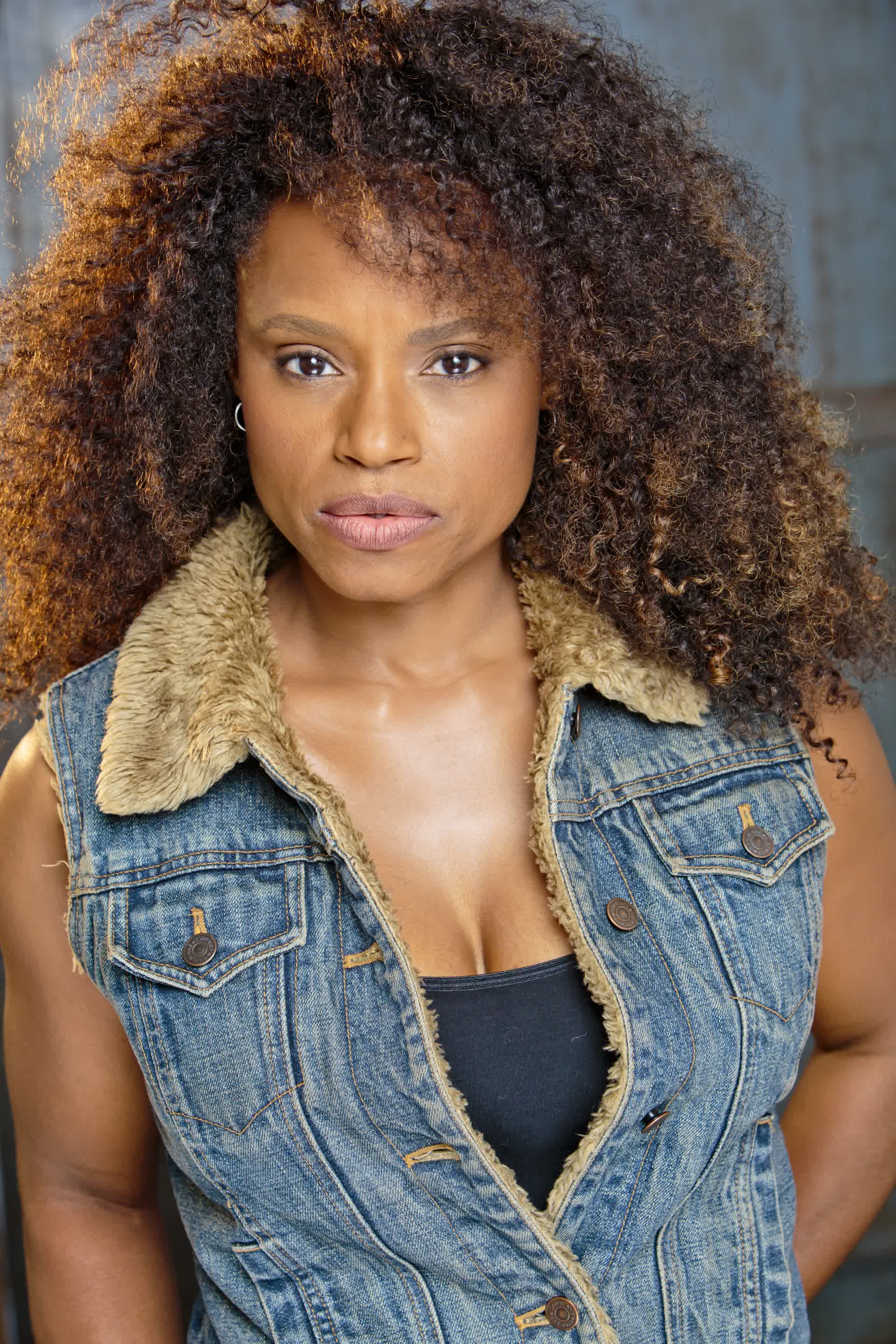 actor Cassandra Creech large photo