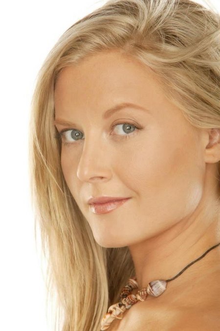 actor Carrie Anne Fleming large photo