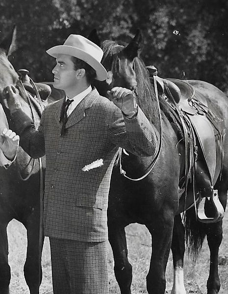 actor Riley Hill large photo