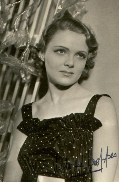 actor Victoria Hopper large photo