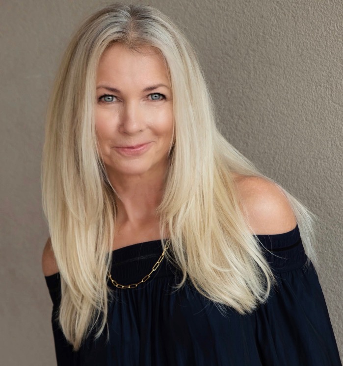 actor Toni Hudson large photo