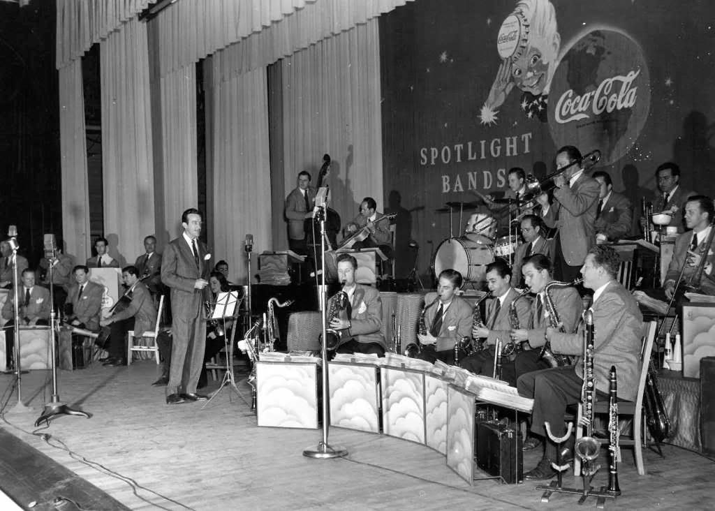 actor Harry James and His Orchestra large photo