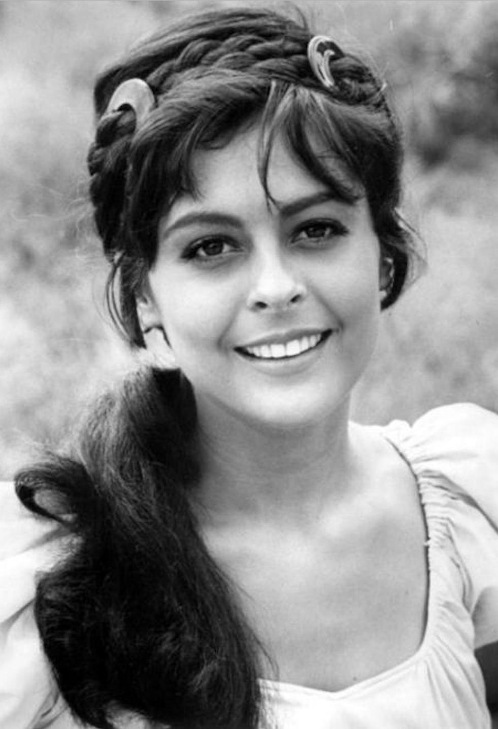 actor Brenda Benet large photo