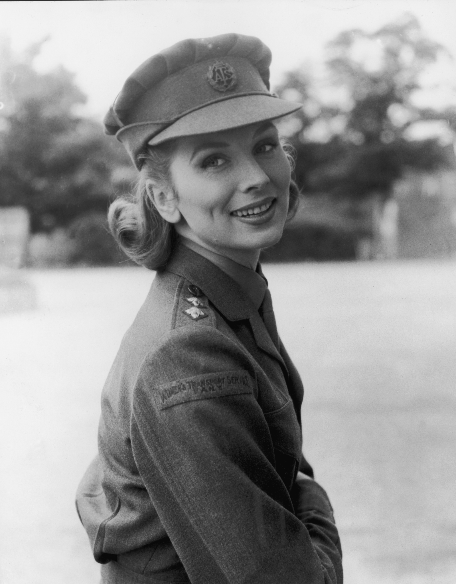 actor Suzy Parker large photo