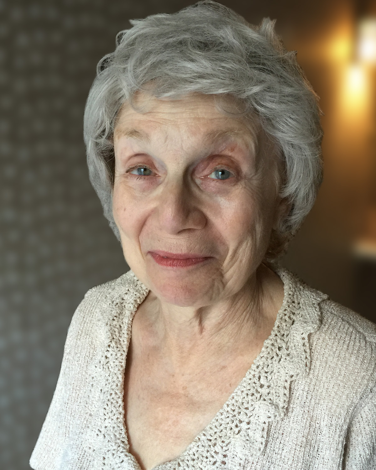 actor Gail Silver large photo