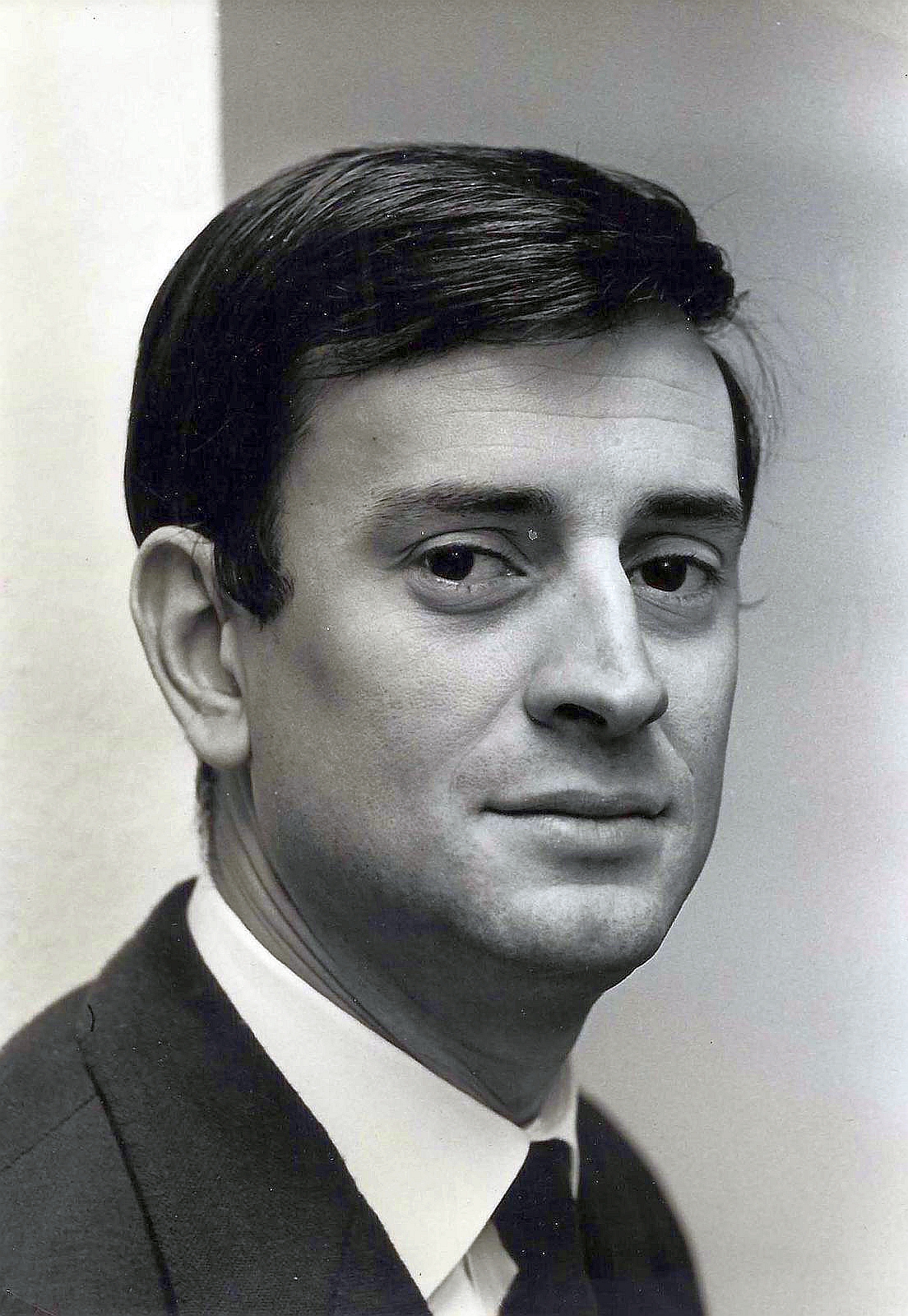 actor Georges Descrières large photo