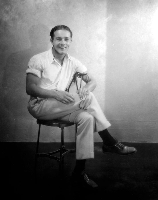 actor Harvey Parry large photo