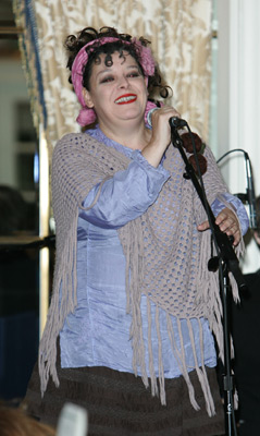 actor Angela McCluskey large photo