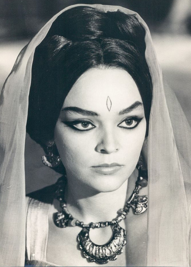 actor Zoe Sallis large photo