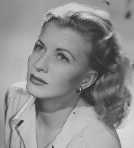 actor Natalie Draper large photo