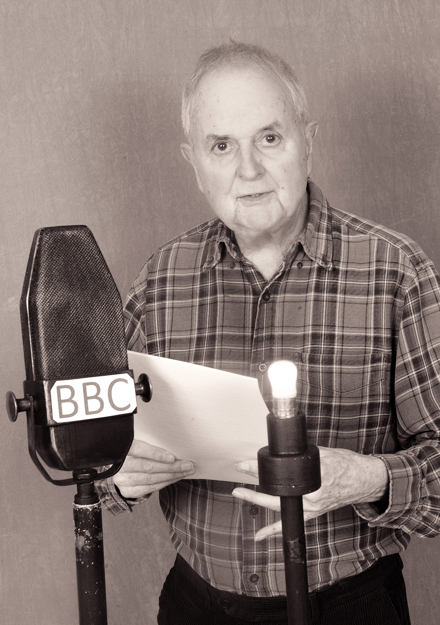 actor Rodney Bewes large photo