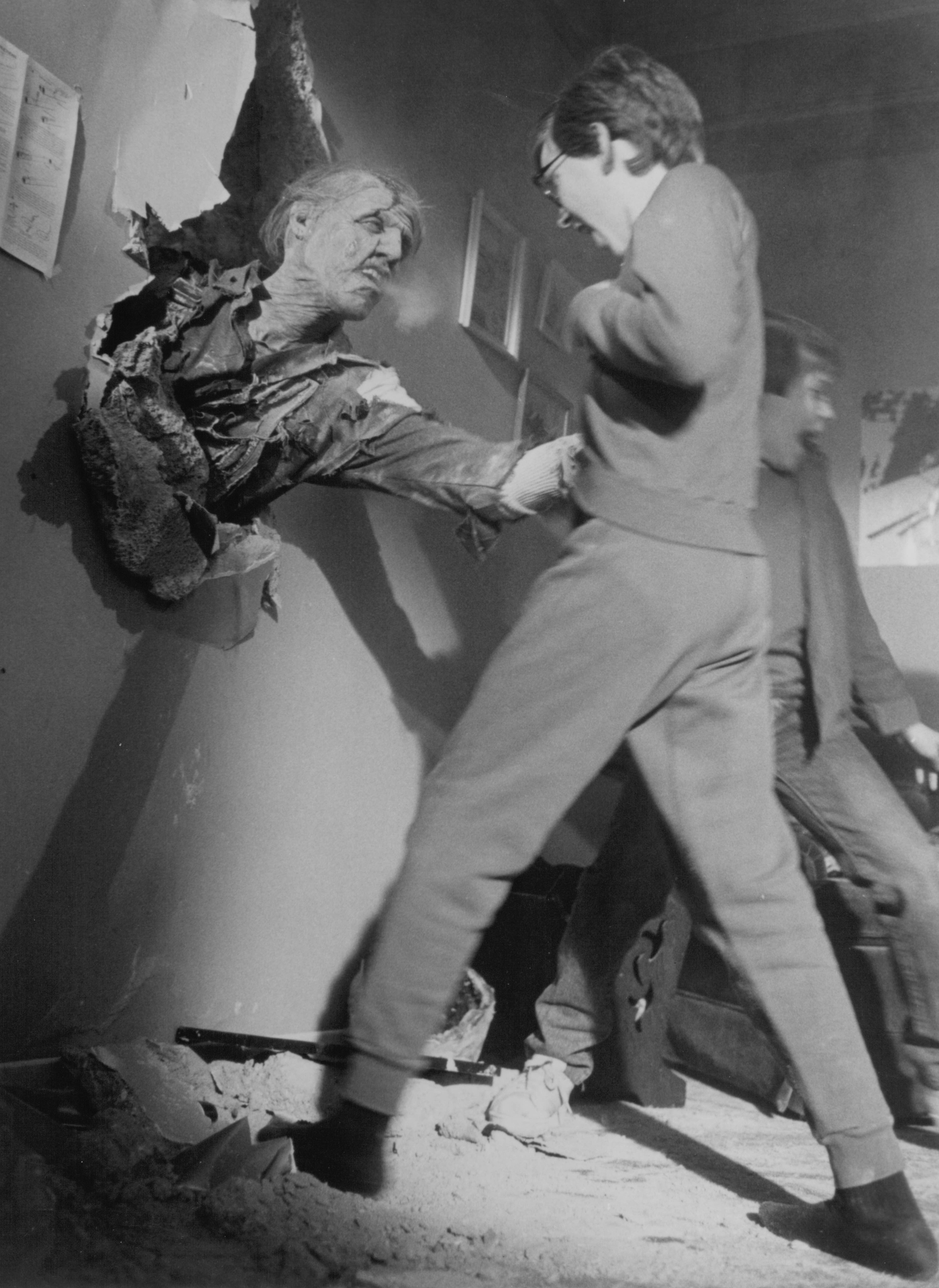 actor Louis Tripp large photo