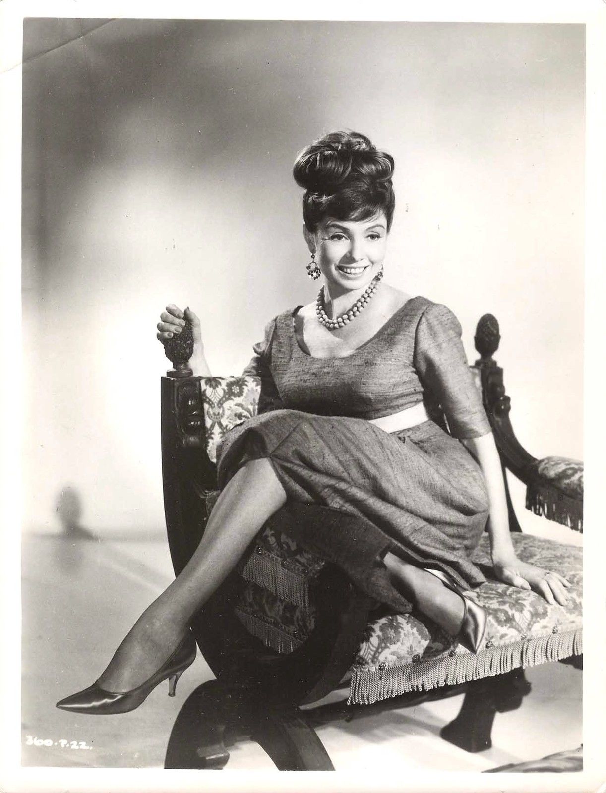 actor Yolande Donlan large photo