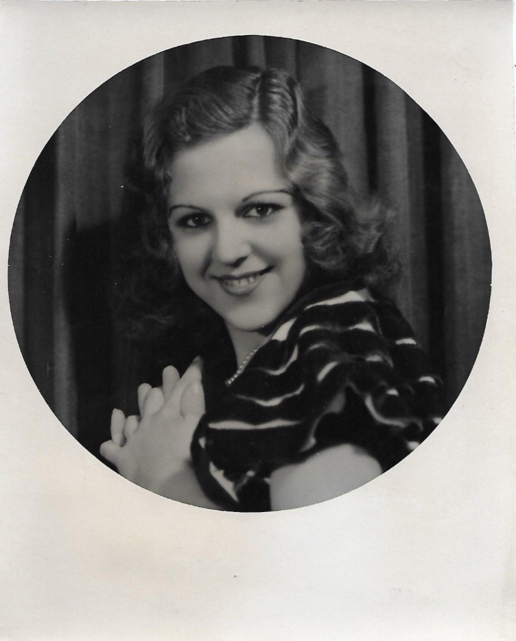 actor Maxine Stone large photo