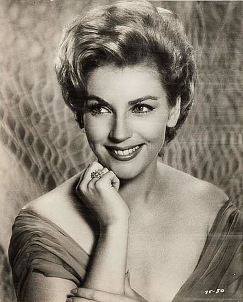 actor Joan O'Brien large photo