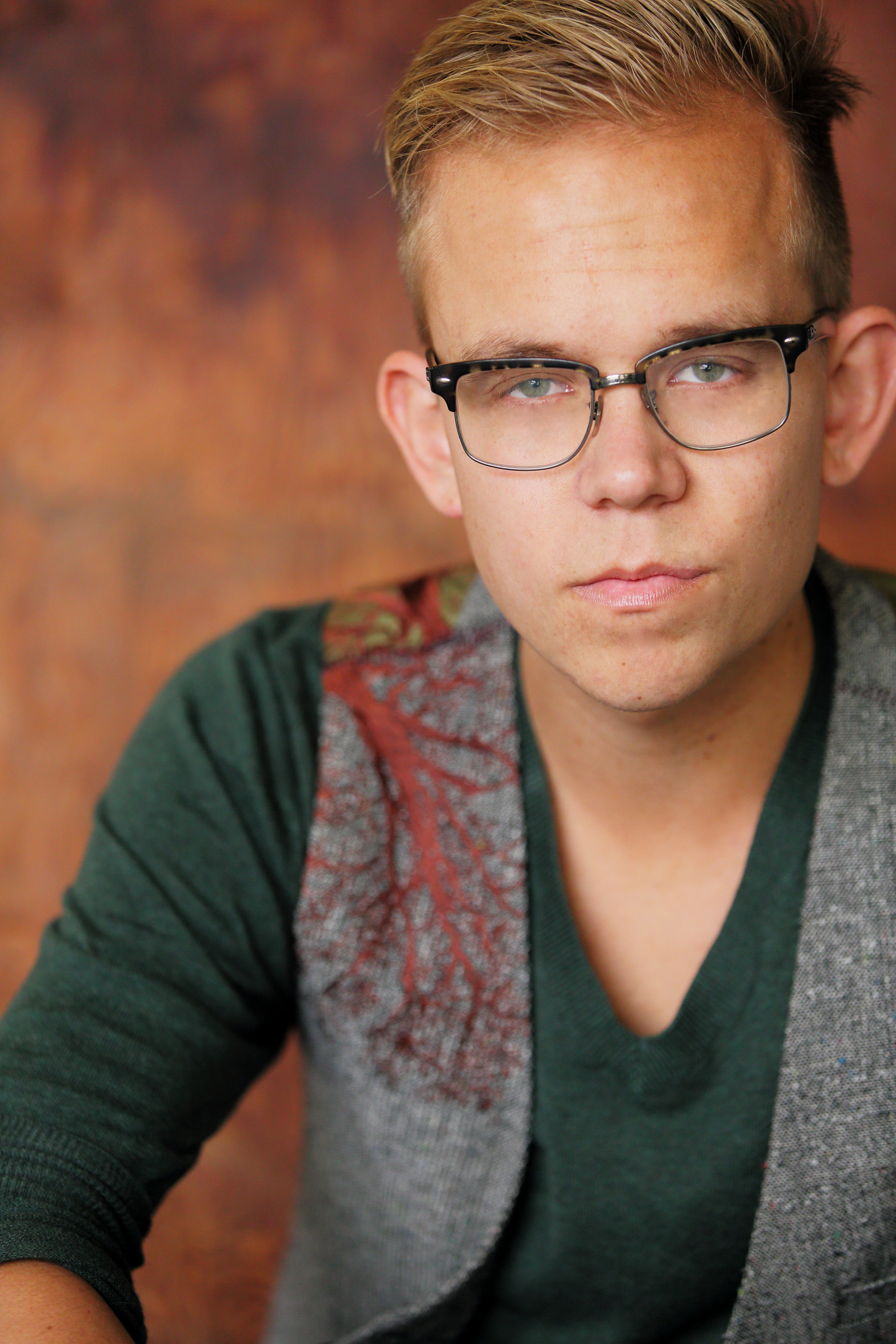 actor Emil Helt large photo