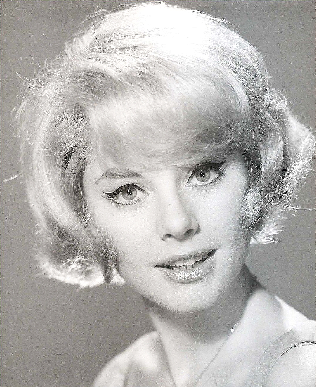 actor Sophie Hardy large photo