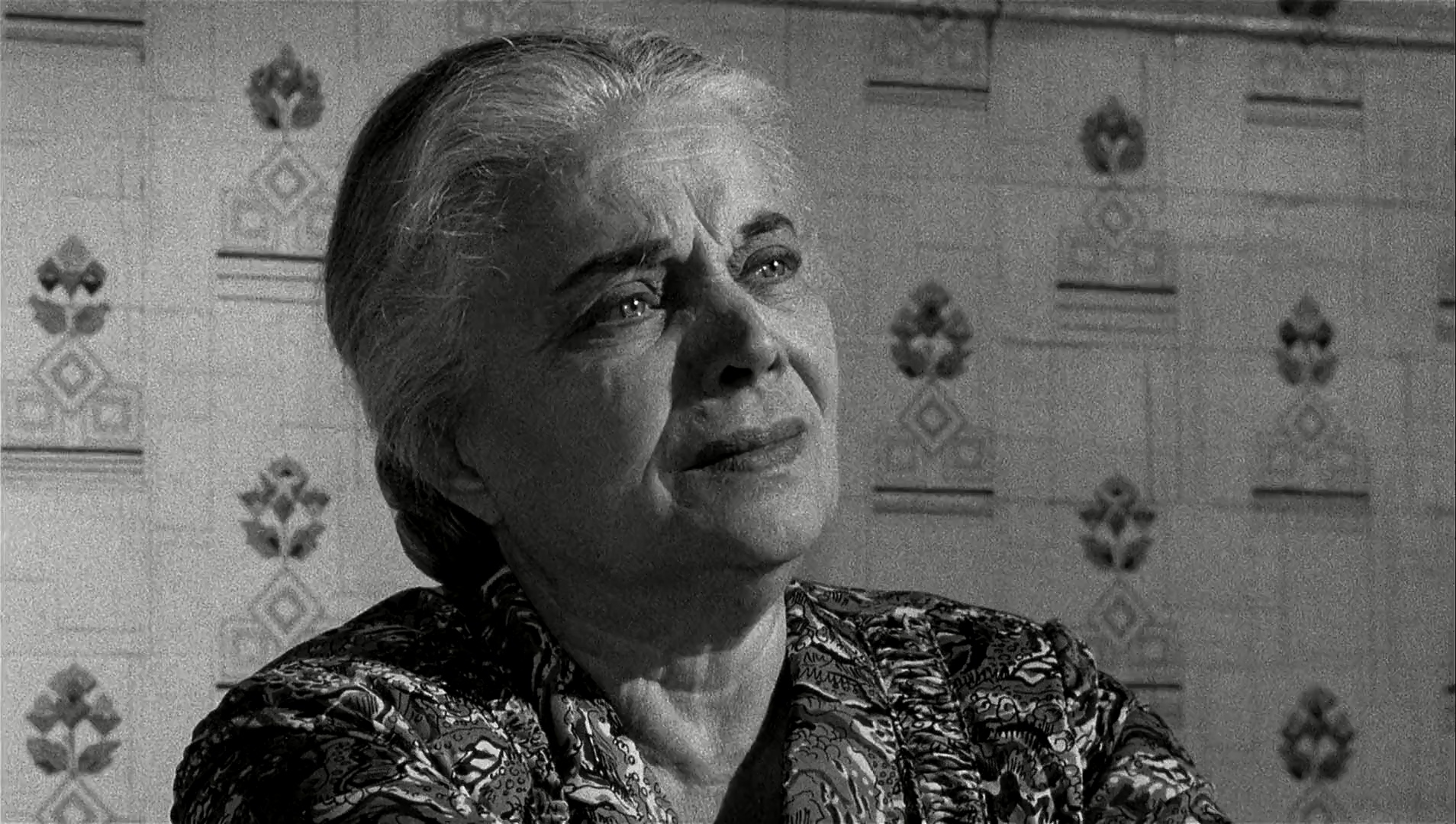 actor Esther Minciotti large photo