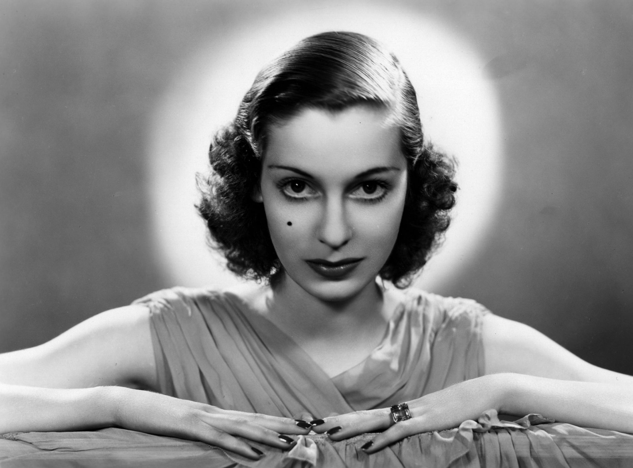 actor Valerie Hobson large photo
