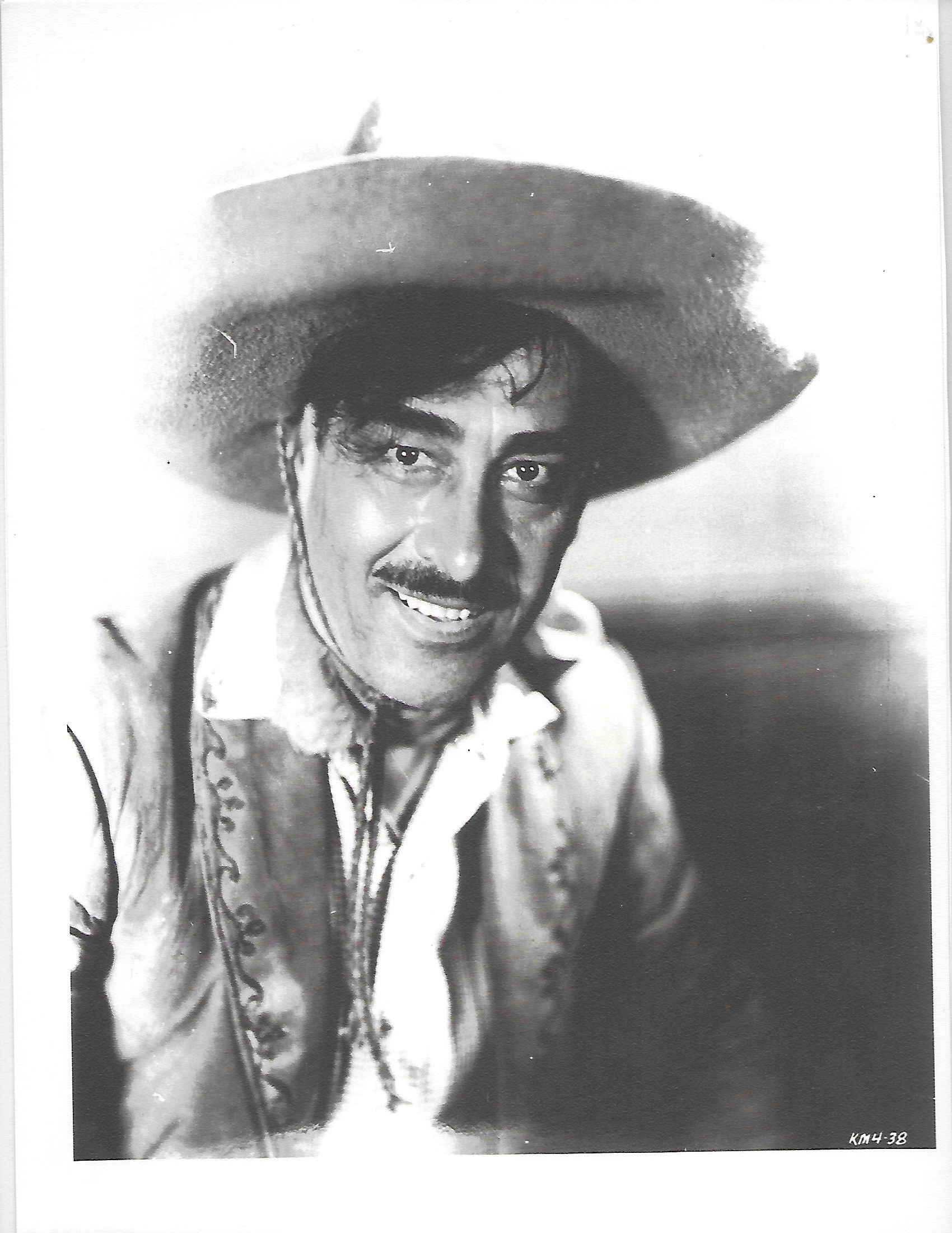 actor Julian Rivero large photo