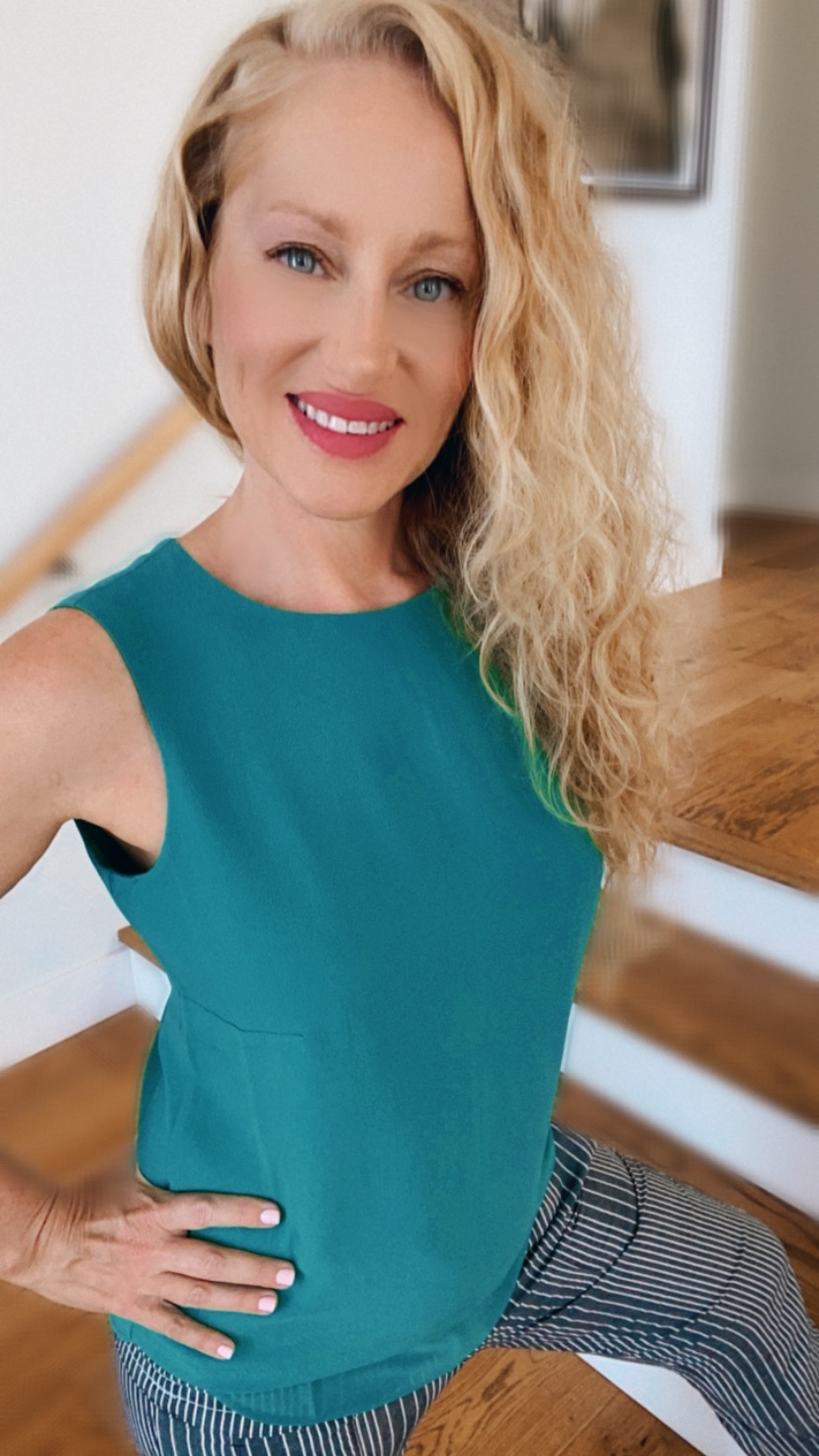 actor Elle Russ large photo