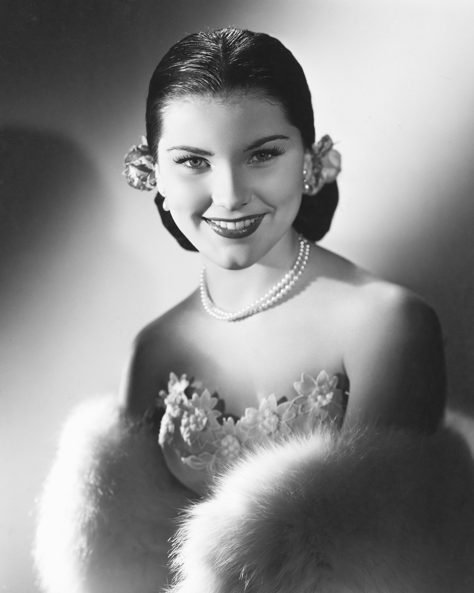 actor Debra Paget large photo