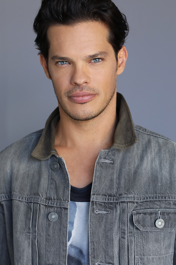 actor Ari Welkom large photo