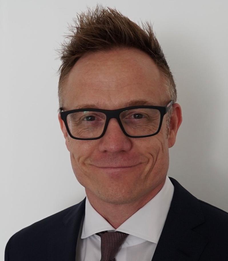 actor Mike Lambert large photo