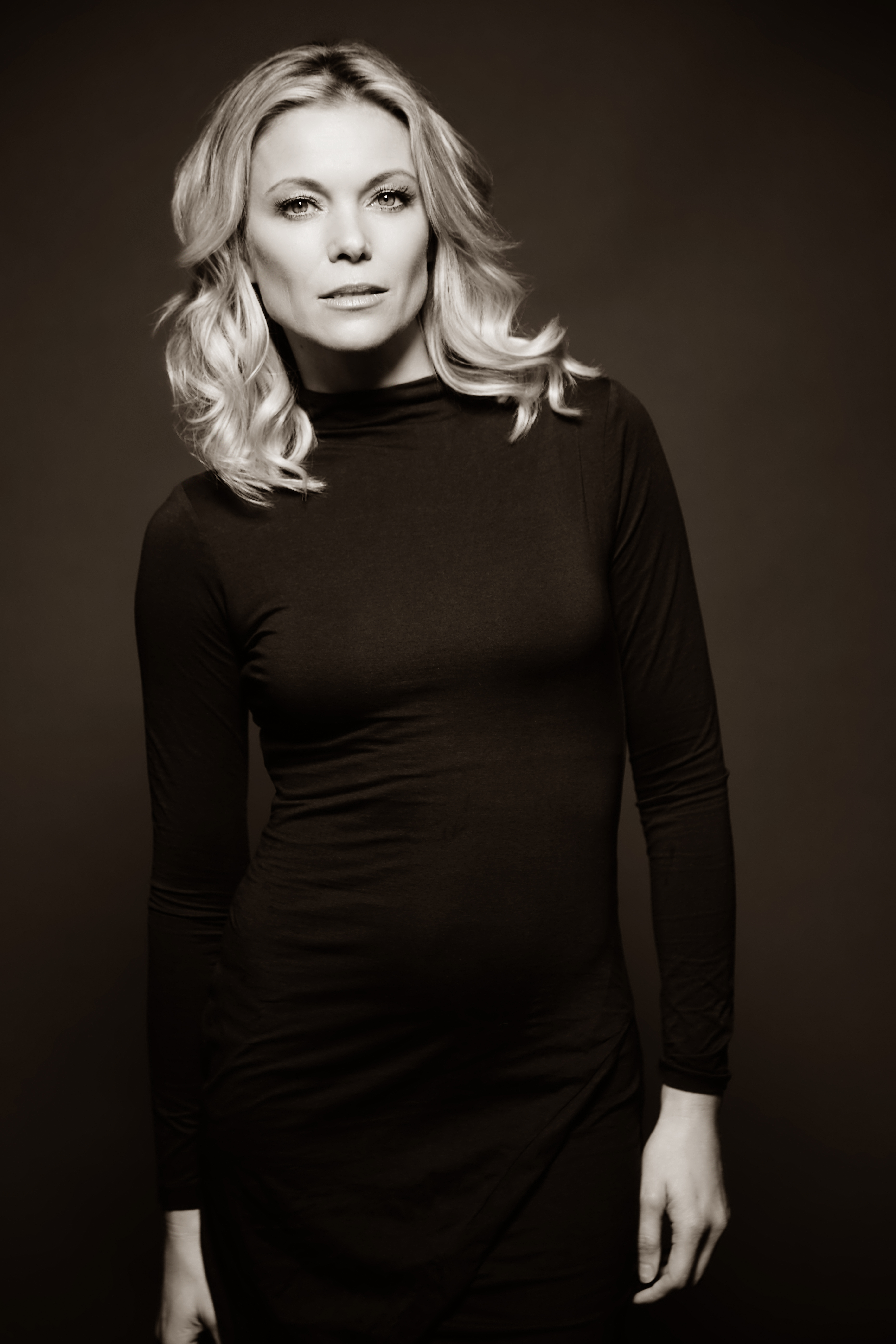 actor Holly Brisley large photo