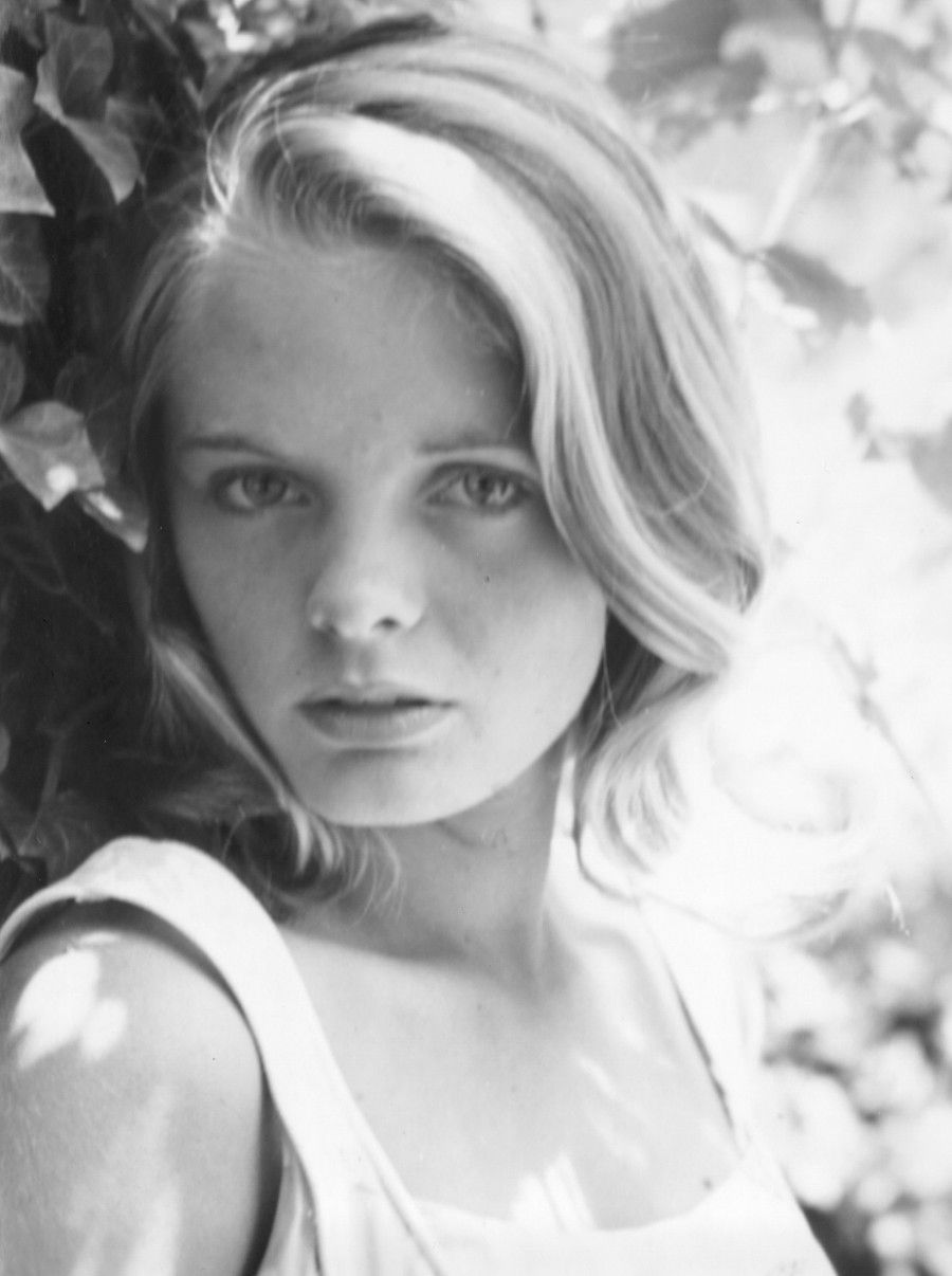 actor Julie Mannix large photo