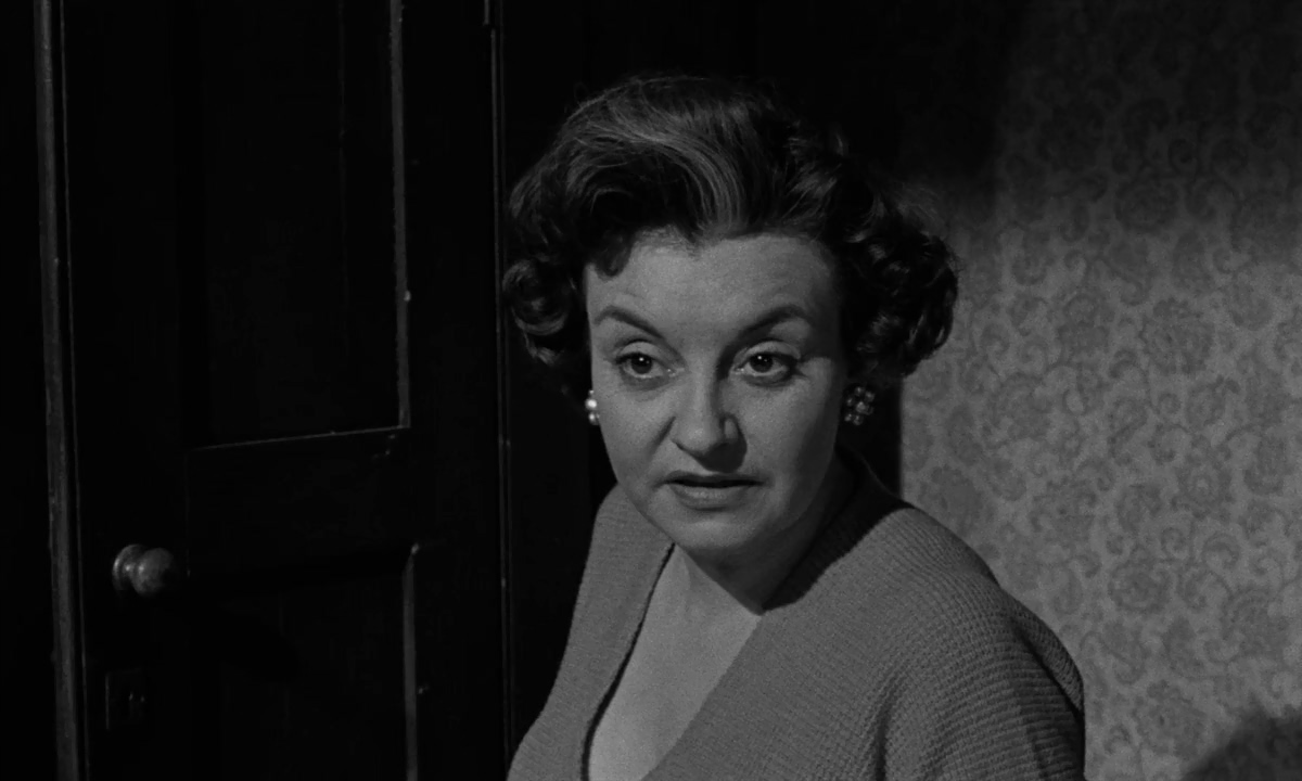 actor Avis Bunnage large photo