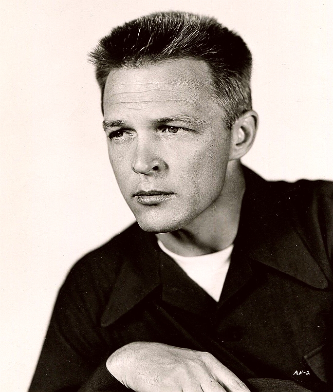 actor Alex Nicol large photo