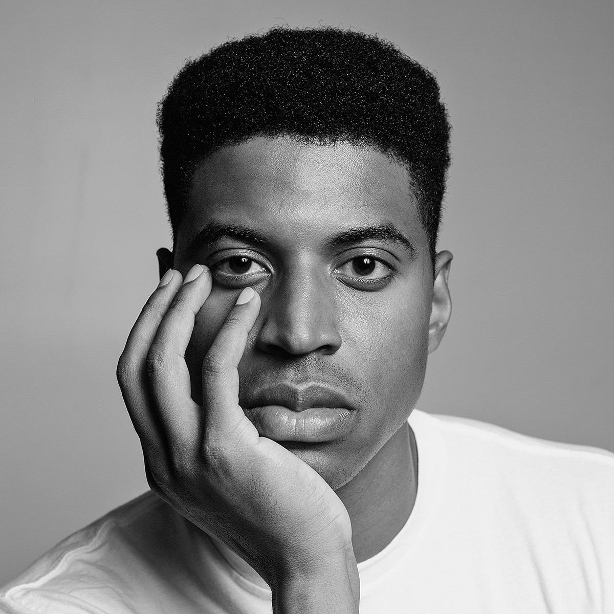 actor Mike Gray large photo