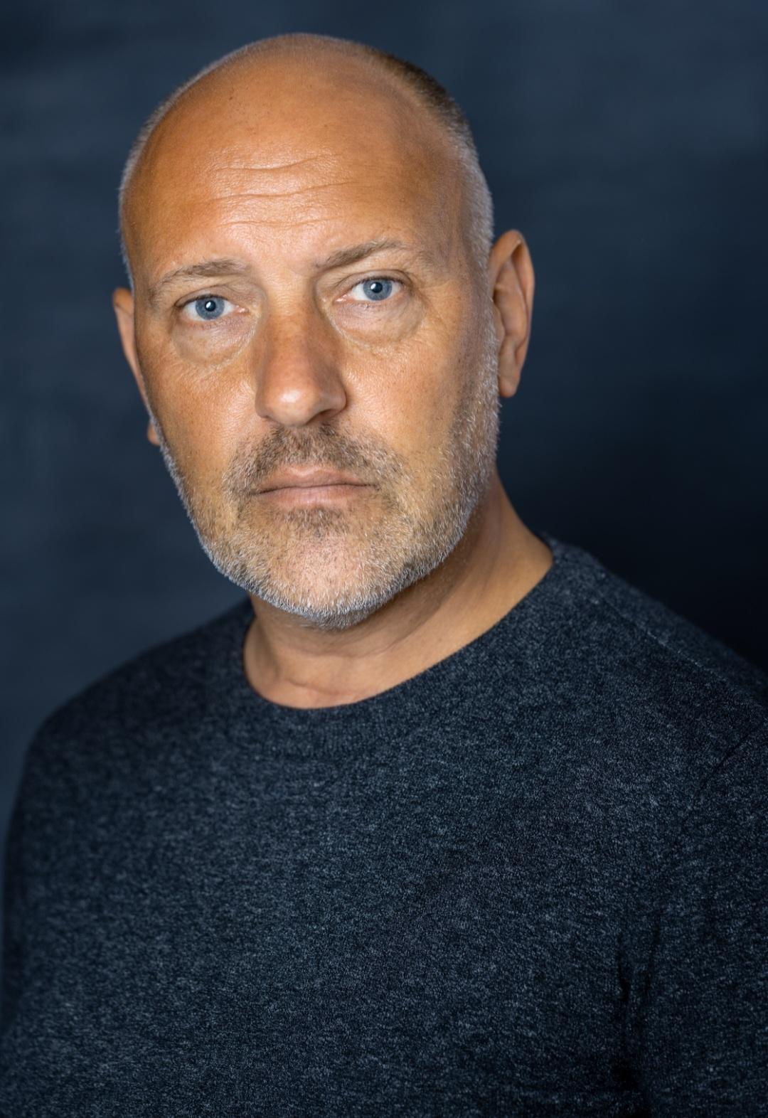 actor Dean Kilbey large photo