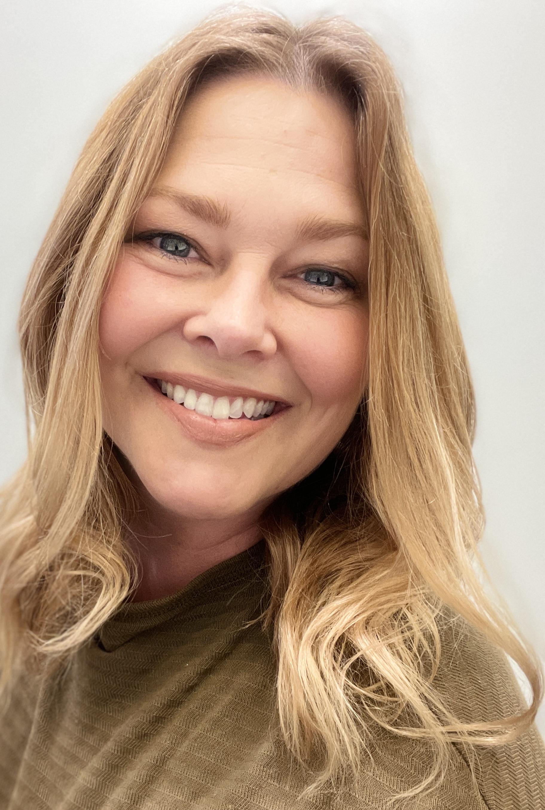 actor Hope Banks large photo