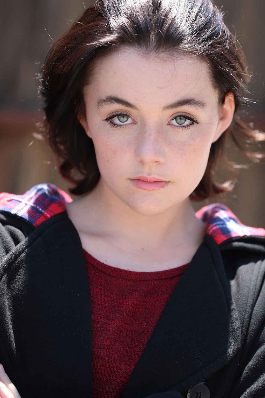 actor Sydney Lovering large photo