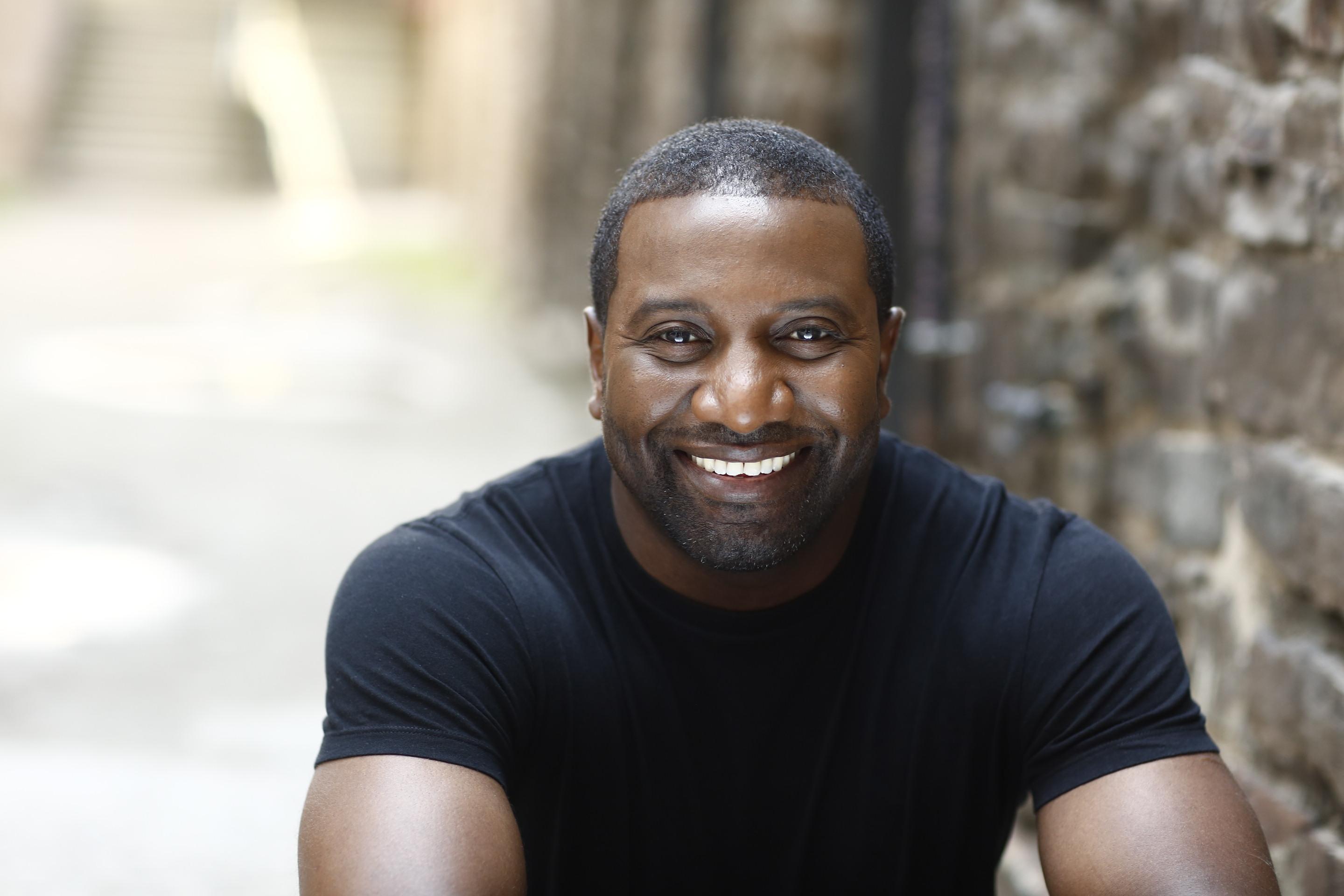 actor Carlos Pinder large photo