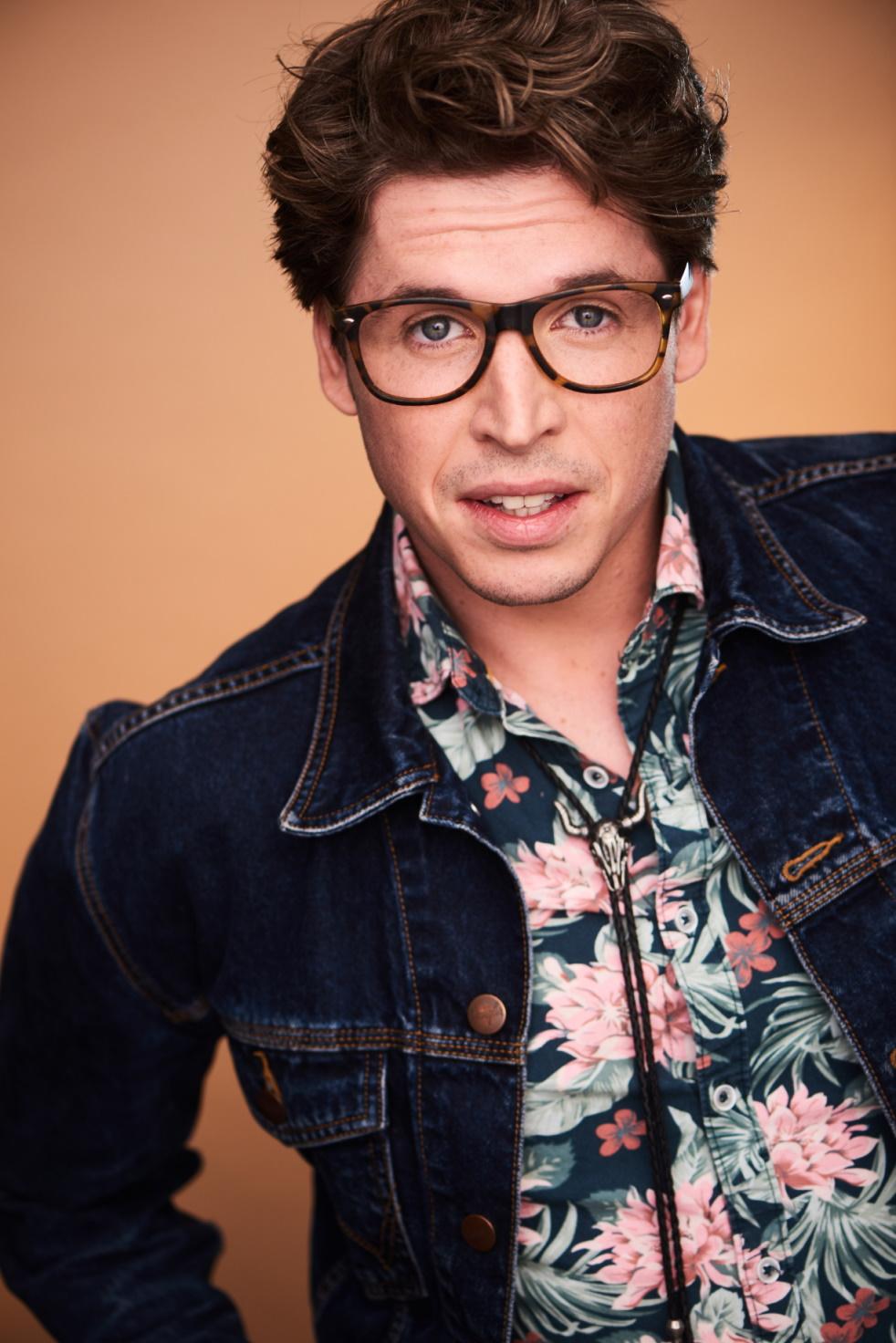 actor Alex Vaughan large photo